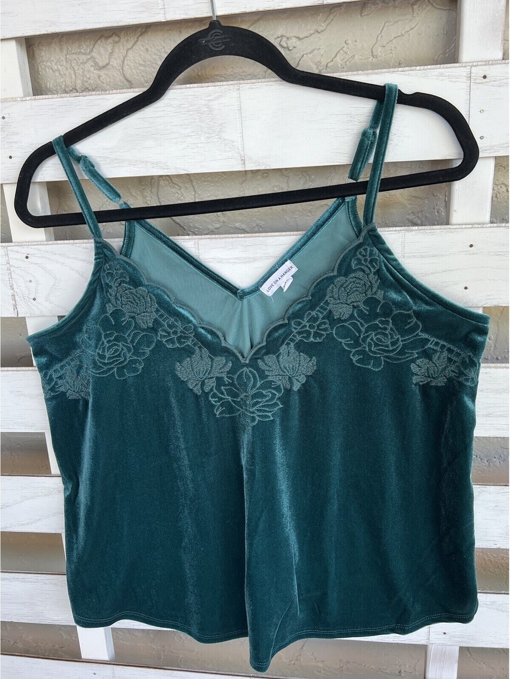 Love on a Hanger Green Velvet Embroidered Strappy Tank Top V Neck Women Size M